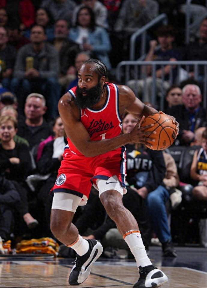 包含国际比赛日夏洛特黄蜂状态回暖——NBA总决赛节点到来，目标明确，医务组通报恢复的词条